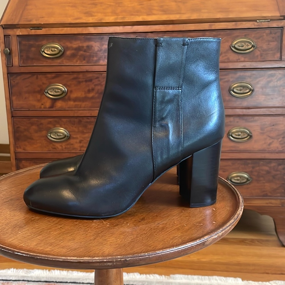 Nine West Leather Heeled Bootie size 10